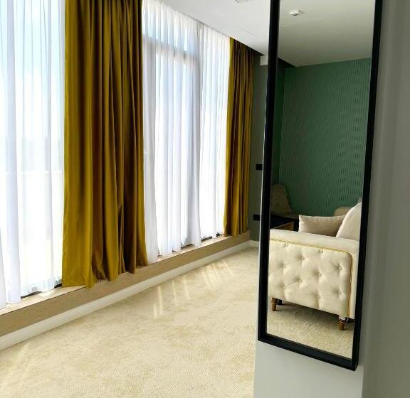 جناح مزود بتراس, Ambar