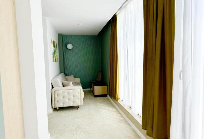 جناح مزود بتراس, Ambar