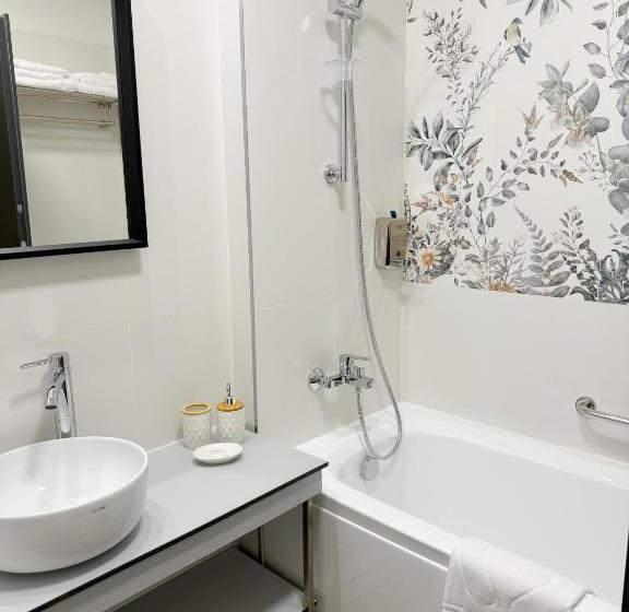 شقة غرفة واحدة, Ambar