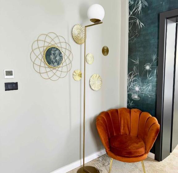 شقة غرفة واحدة, Ambar