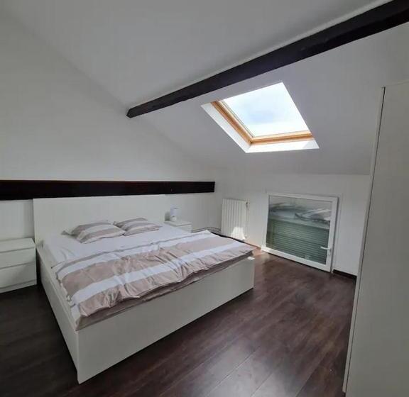 패밀리 룸 공용 욕실, 3 Cosy Bedrooms House With 4 Beds Near Paris