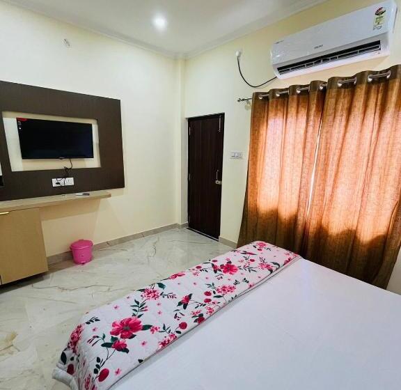 اتاق لوکس با بالکن و چشمانداز دریا, River View Paying Guest House