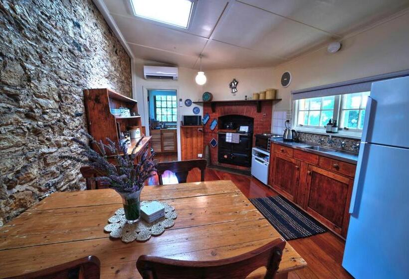 منزل غرفتين نوم, Cherry Plum Cottages