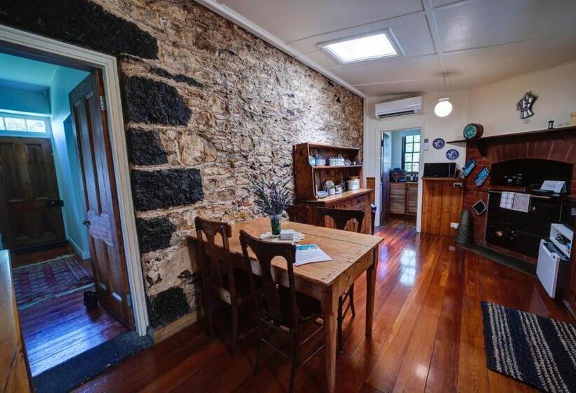 منزل غرفتين نوم, Cherry Plum Cottages