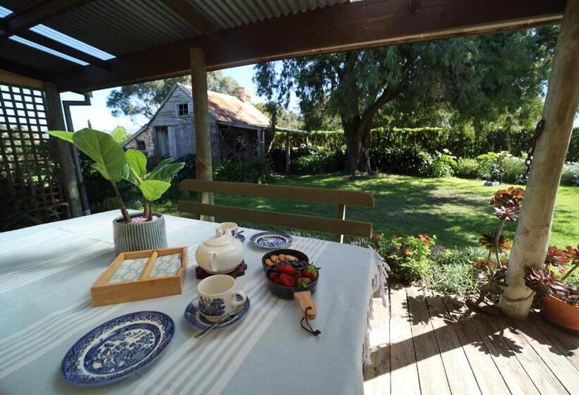 منزل غرفتين نوم, Cherry Plum Cottages