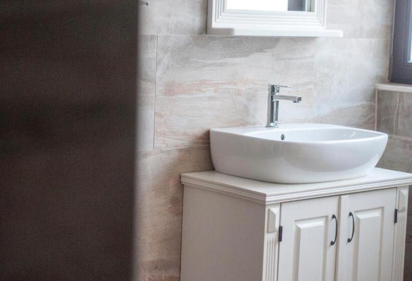 اتاق استاندارد با سرویس بهداشتی مشترک, Hostel Hildegarden