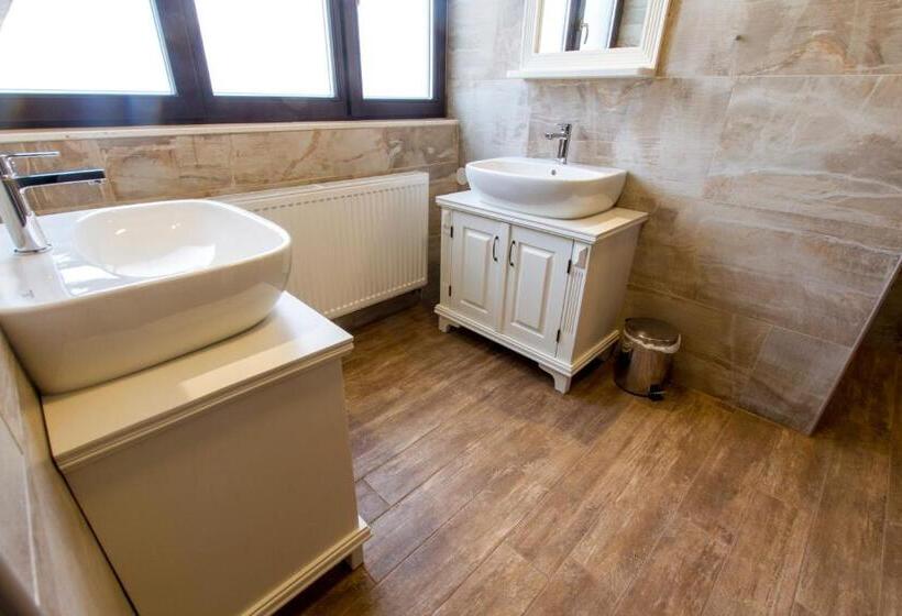 اتاق استاندارد با سرویس بهداشتی مشترک, Hostel Hildegarden