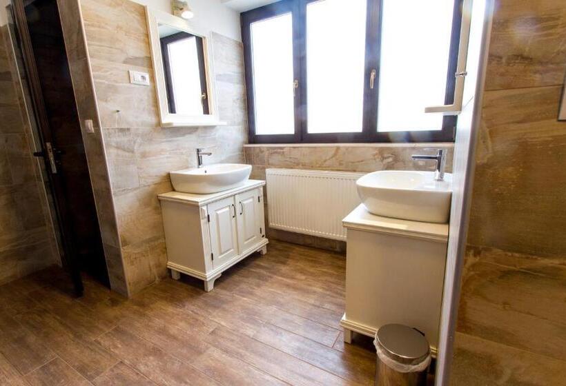 اتاق استاندارد با سرویس بهداشتی مشترک, Hostel Hildegarden
