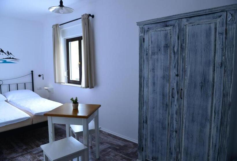 اتاق استاندارد با سرویس بهداشتی مشترک, Hostel Hildegarden