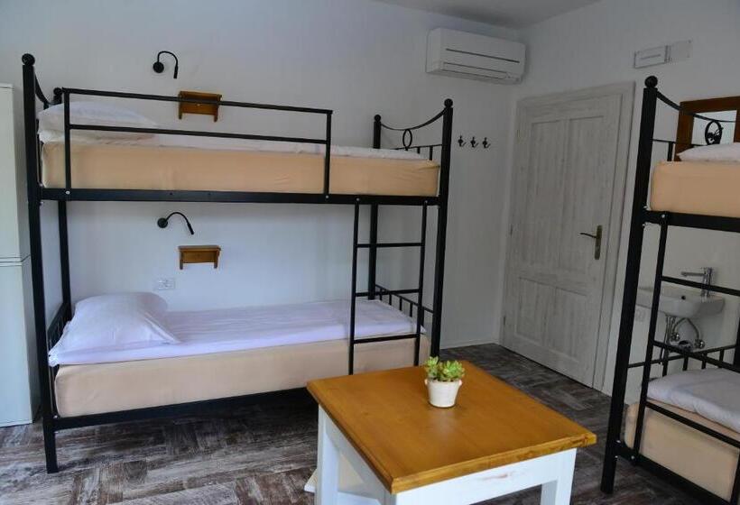 اتاق خانوادگی, Hostel Hildegarden