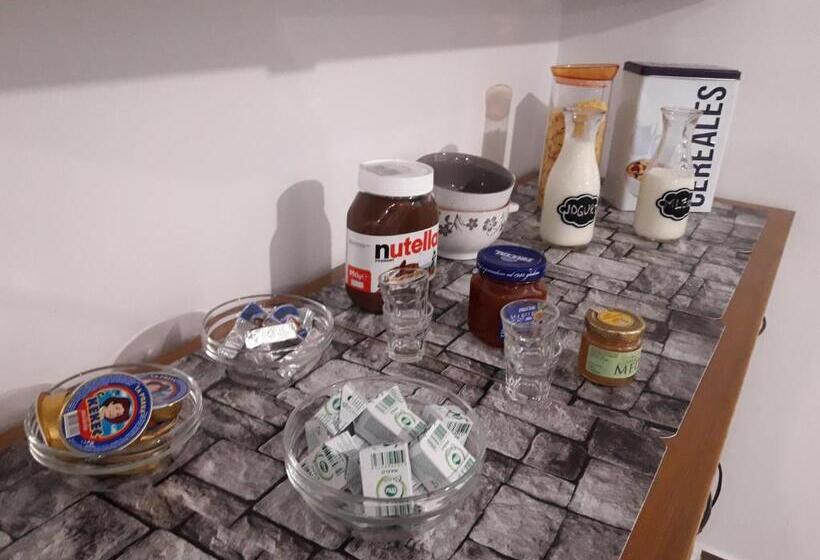 اتاق استاندارد با سرویس بهداشتی مشترک, Hostel Hildegarden