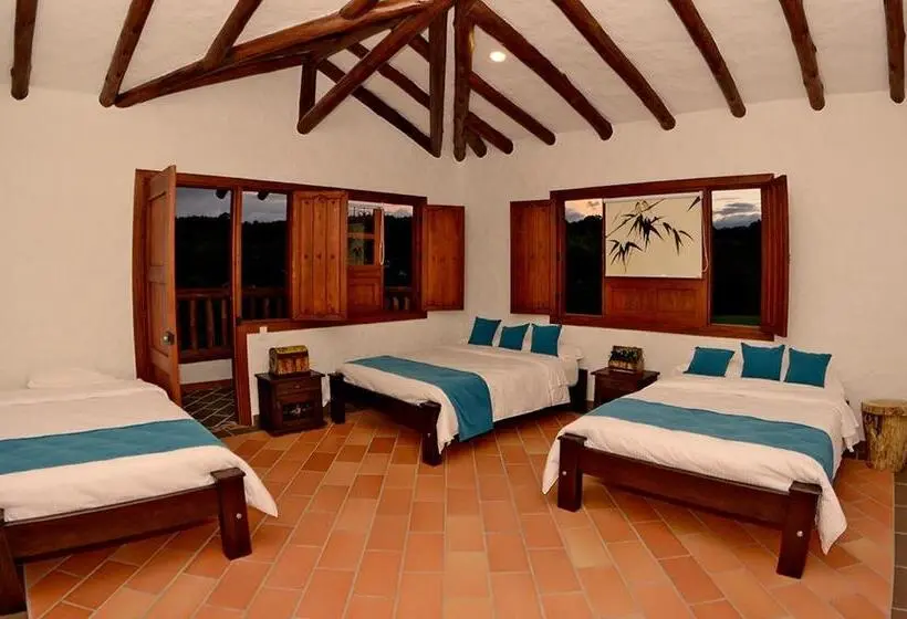 Superior Kolmen Hengen Huone, Estorake San Agustin Huila
