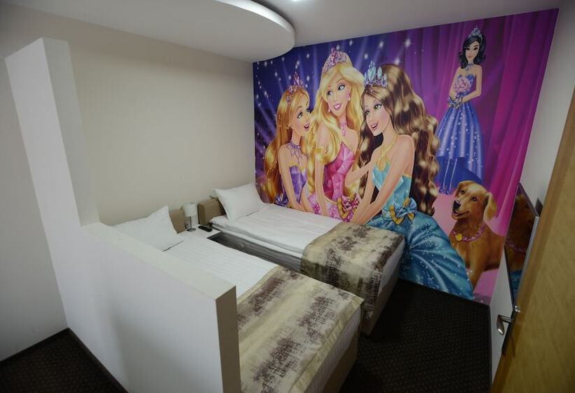 اتاق خانوادگی, Garni Hotel Hollywoodland Wellness & Aquapark