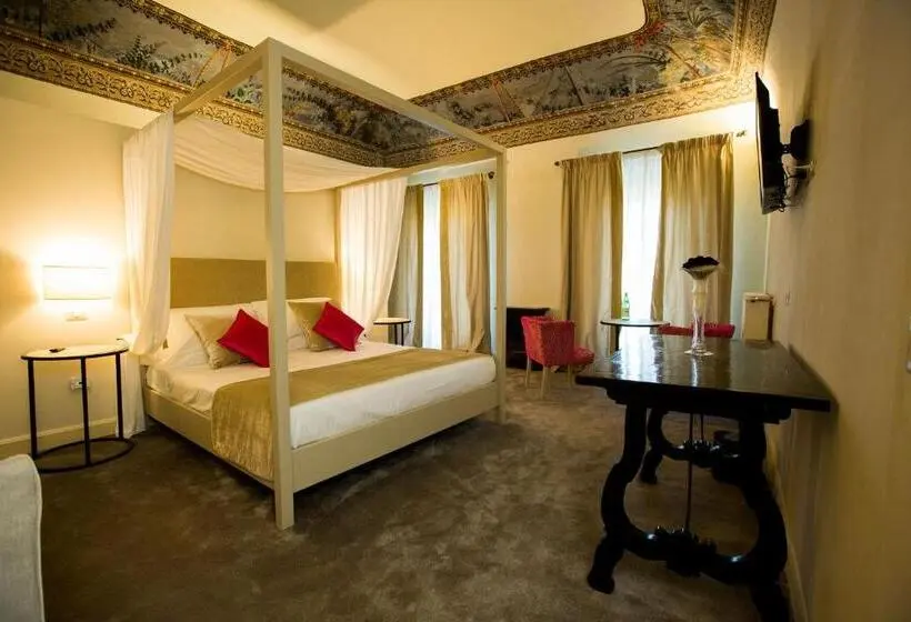Juniorsviitti, Palazzo Franceschini