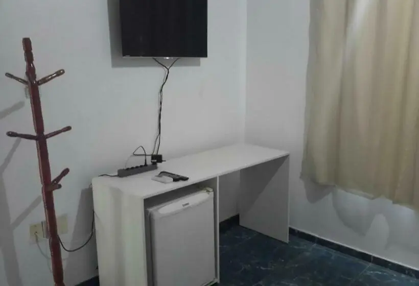 Economy Yhden Hengen Huone, Raiz