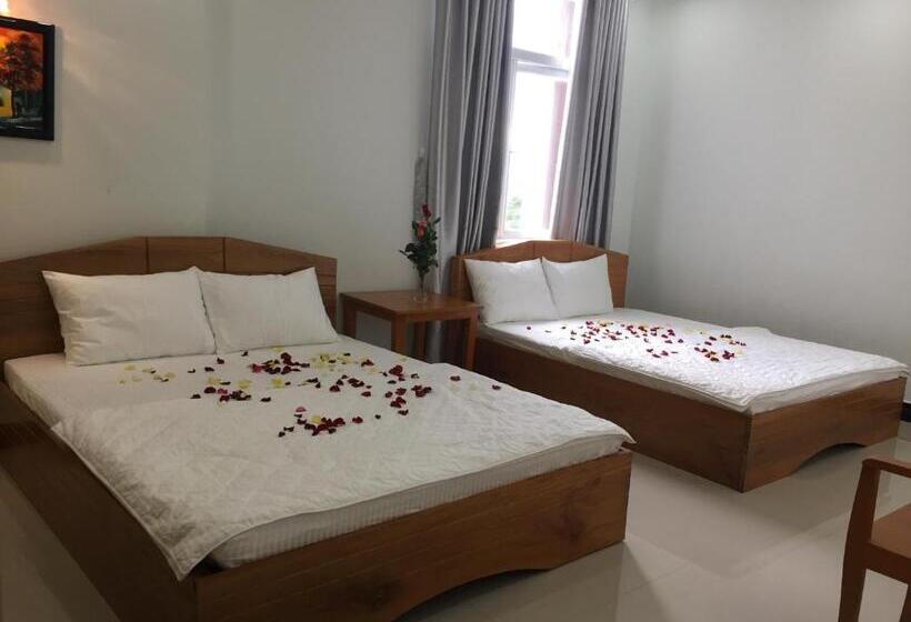 اتاق لوکس, Thanh Lam