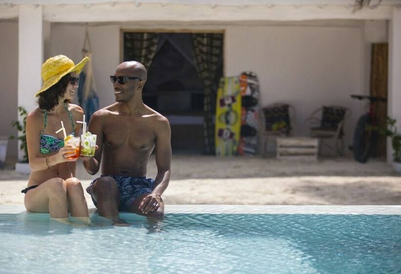 Семейный Номер Вид на Бассейн, The Loop Beach Resort