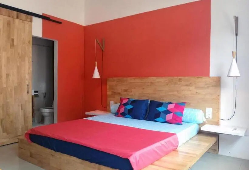 اتاق استاندارد با تخت بزرگ, The Place Hostel Battambang