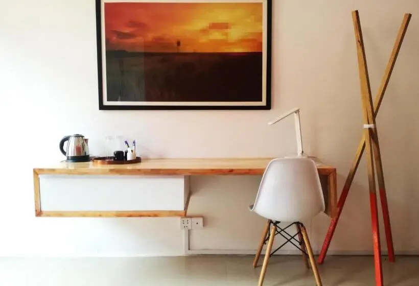 اتاق استاندارد با تخت بزرگ, The Place Hostel Battambang