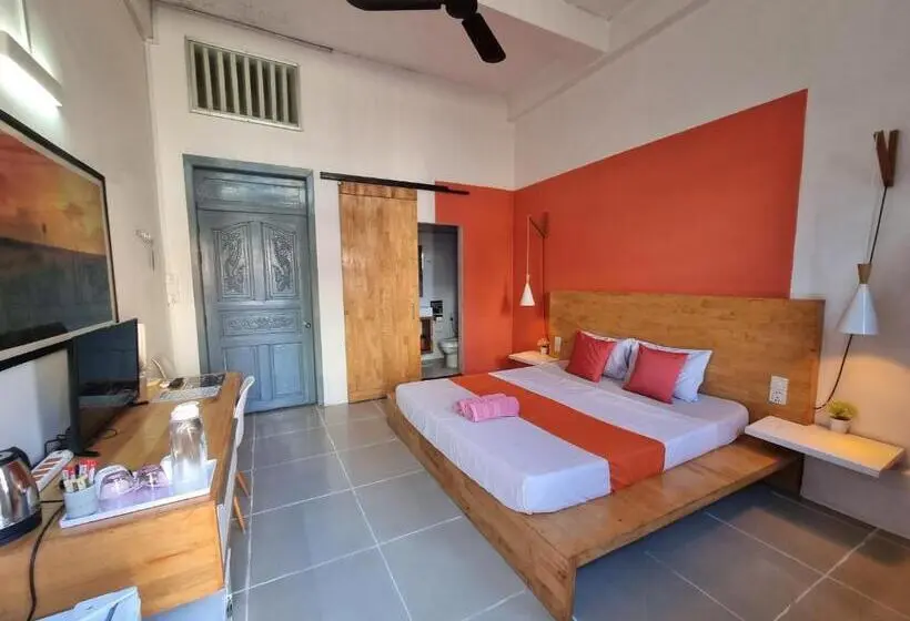 اتاق استاندارد با تخت بزرگ, The Place Hostel Battambang