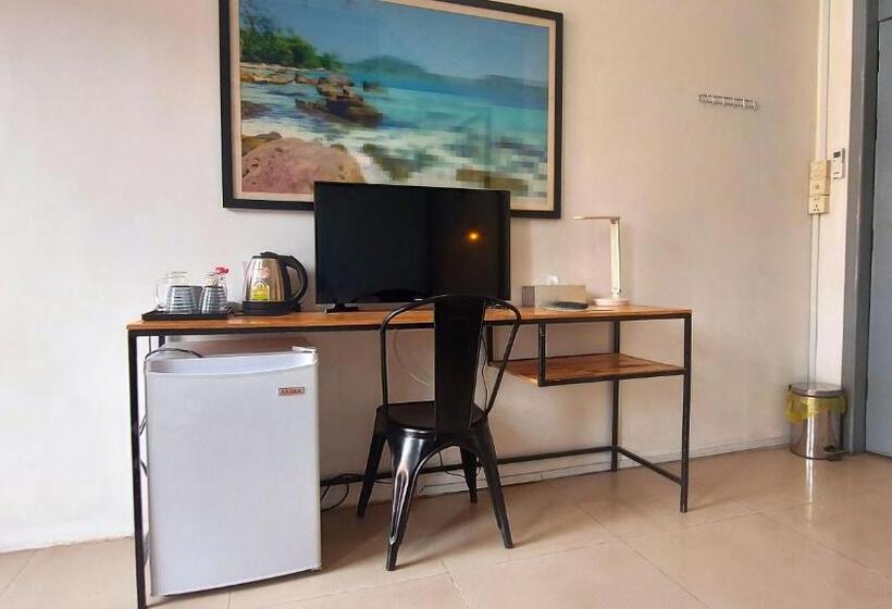 اتاق لوکس با تخت بزرگ, The Place Hostel Battambang