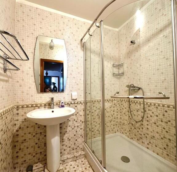 تختخواب در اتاق مشترک, Amar Guest House