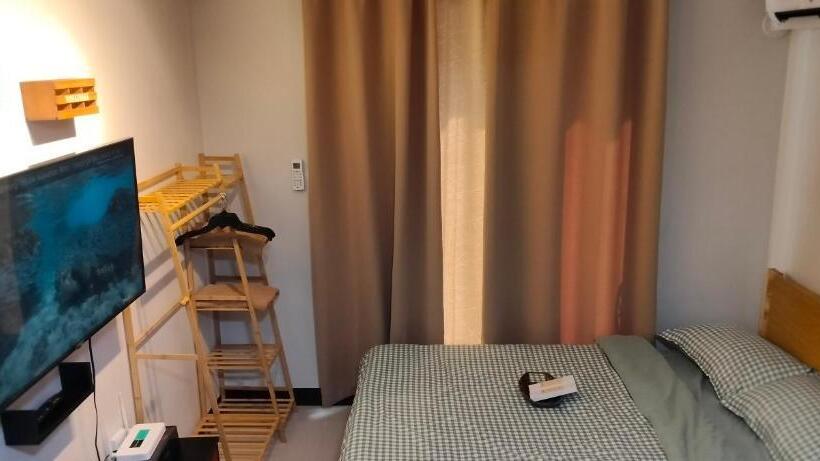 استودیو استاندارد با چشم‌انداز استخر, Idanna Staycation