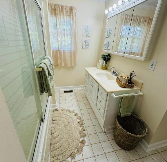 شقة غرفة واحدة مطلة على حمام السباحة, Countryside Carriage House With Pool