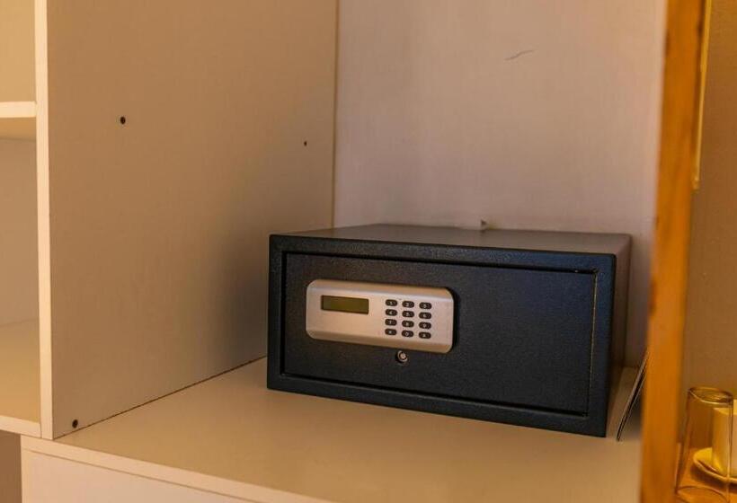 سوئیت با بالکن, Apart Hotel La Herradura Caja Los Héroes