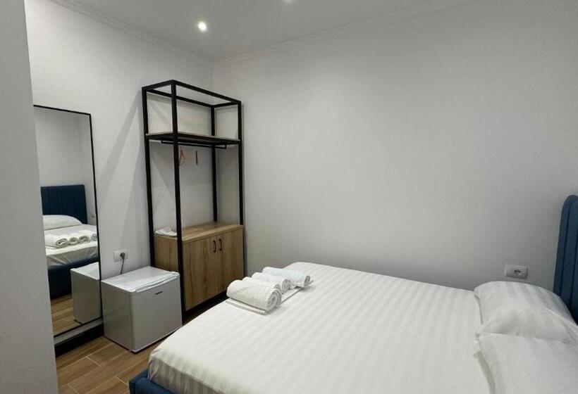 غرفة قياسية ثلاثية مزودة بشرفة, Bizant