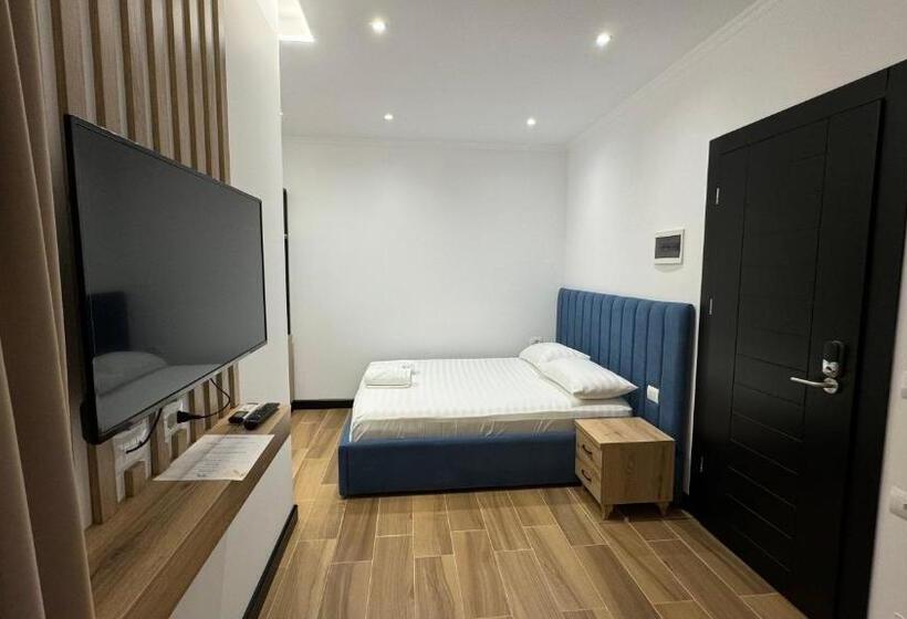 غرفة قياسية ثلاثية مزودة بشرفة, Bizant