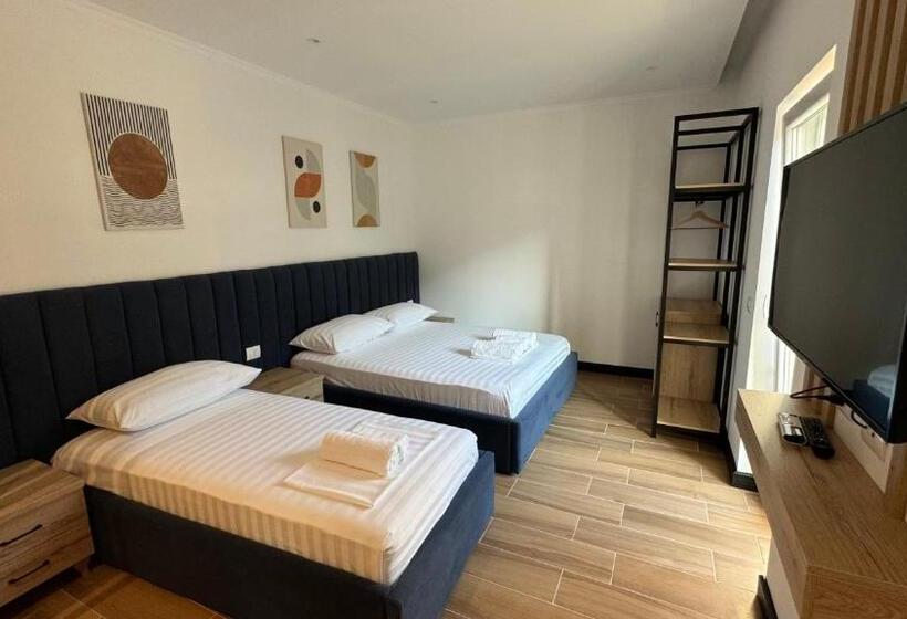 غرفة قياسية ثلاثية مزودة بشرفة, Bizant