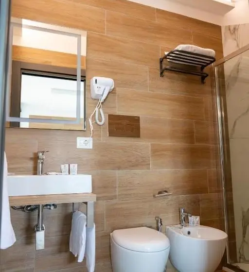 Standard Kolmen Hengen Huone, Cocceio