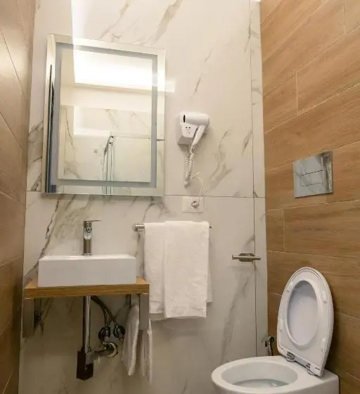 Standard Kolmen Hengen Huone, Cocceio