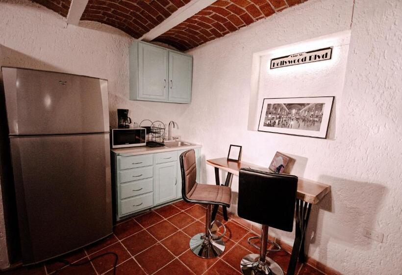 豪华房间, La Casa De Las Poesías