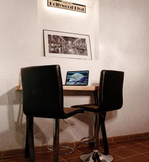 豪华房间, La Casa De Las Poesías