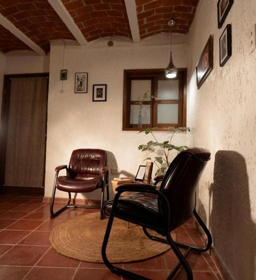 デラックスルーム, La Casa De Las Poesías