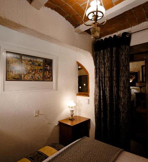 豪华三人间, La Casa De Las Poesías