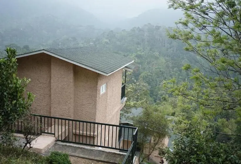 バルコニー付きデラックスルーム, The Violet Thekkady