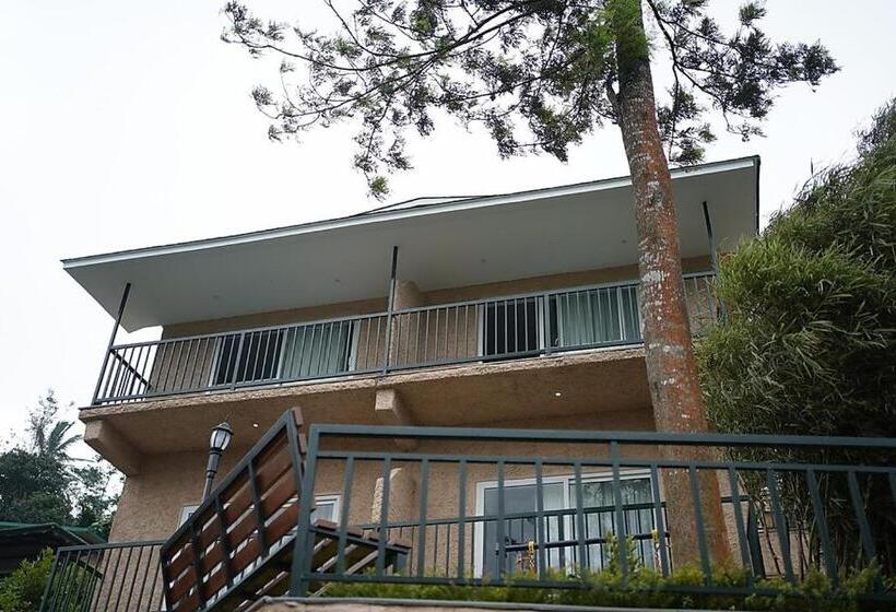 발코니 디럭스 룸, The Violet Thekkady