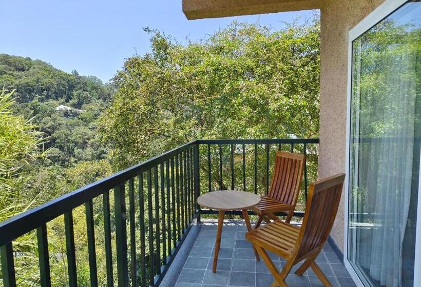 스탠다드 발코니 룸, The Violet Thekkady