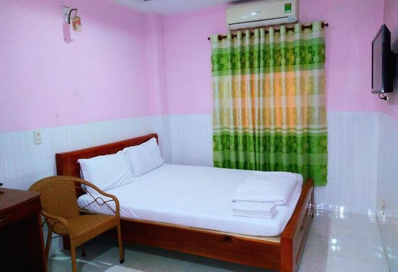 اتاق لوکس, Ngọc Anh