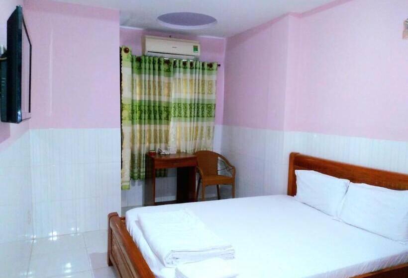 اتاق لوکس, Ngọc Anh