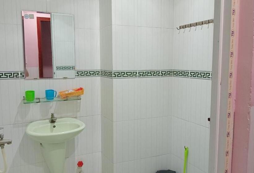 اتاق خانوادگی, Ngọc Anh