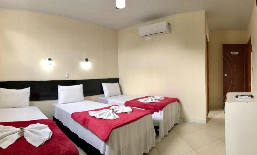 חדר סטנדרט לשלושה, Imperial Hotel Amargosa