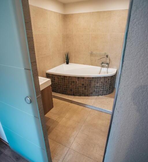 غرفة قياسية رباعية, Melior