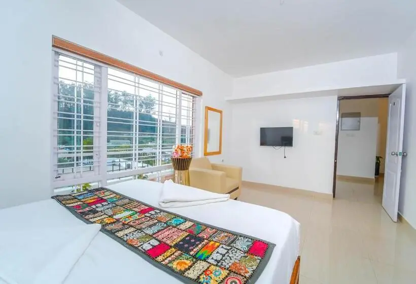 デラックスルーム, Silent Retreat Ooty Pool Resort By Voye Homes