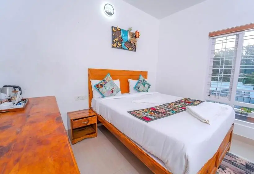 デラックスルーム, Silent Retreat Ooty Pool Resort By Voye Homes