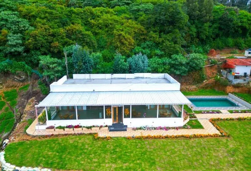 キングサイズベッドのスーペリアルーム, Silent Retreat Ooty Pool Resort By Voye Homes