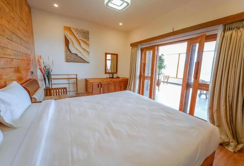 キングサイズベッドのスーペリアルーム, Silent Retreat Ooty Pool Resort By Voye Homes